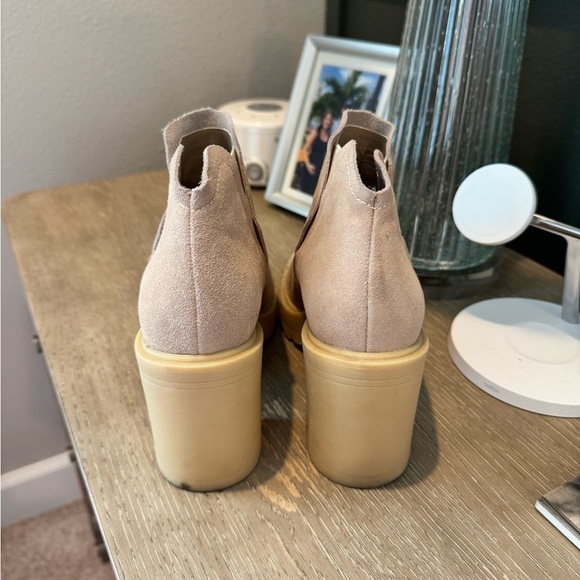 Dolce Vita Cashe H20 Suede Lugged Sole Block Heels 8 - Picture 8 of 8